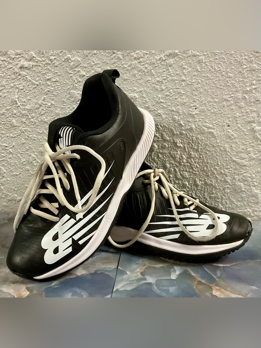 New Balance FuelCell Fuse V3 Softball Shoes Black/White Size Men's 6.5/Women's 8